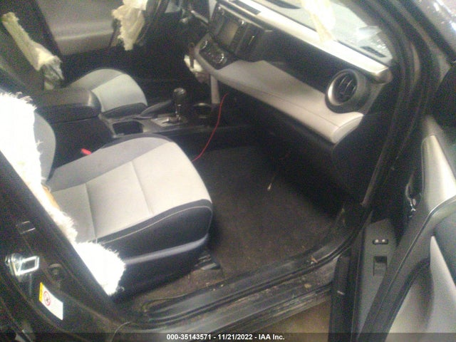 2017 Toyota RAV4, VIN: JTMRFREV0HJ701058