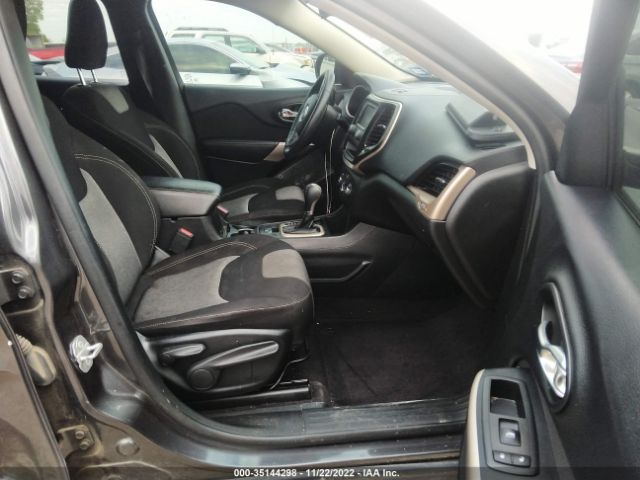 1C4PJLAB5HW653039 Jeep Cherokee Sport