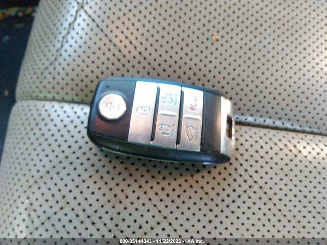 2016 Kia Sedona, VIN: KNDME5C13G6173975