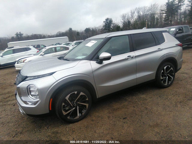 JA4J4UA81NZ068583 Mitsubishi Outlander Se