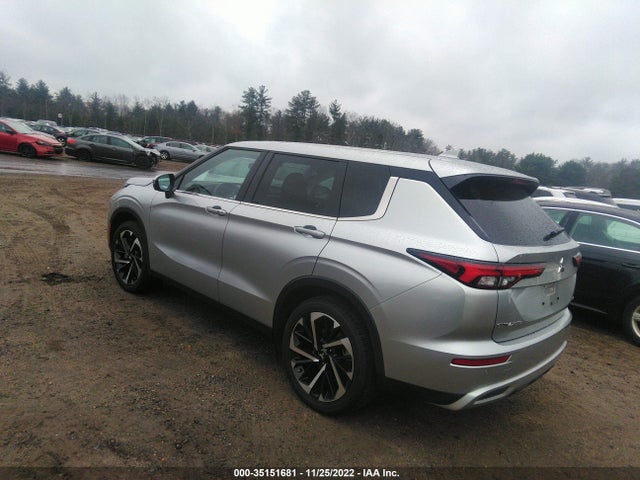 JA4J4UA81NZ068583 Mitsubishi Outlander Se