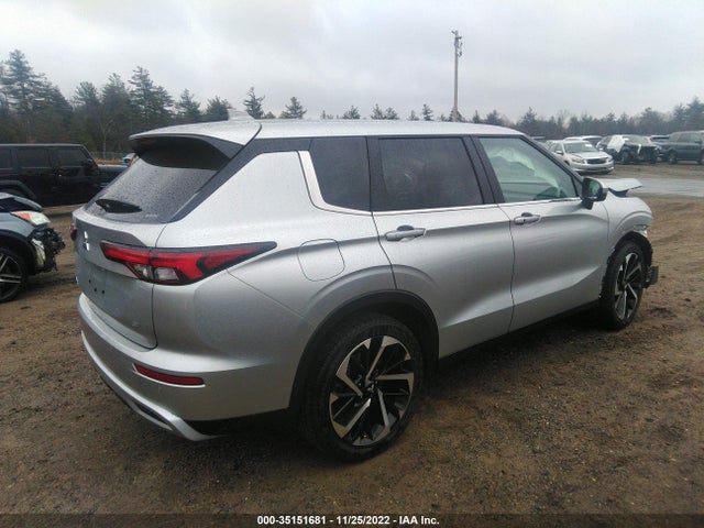 JA4J4UA81NZ068583 Mitsubishi Outlander Se