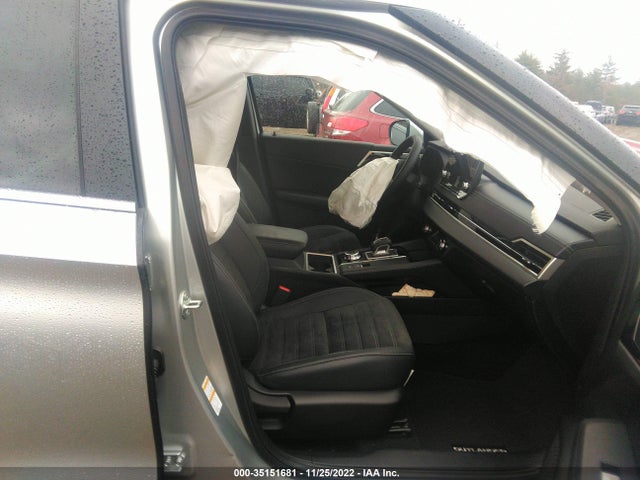 JA4J4UA81NZ068583 Mitsubishi Outlander Se