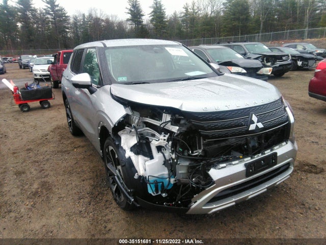 JA4J4UA81NZ068583 Mitsubishi Outlander Se