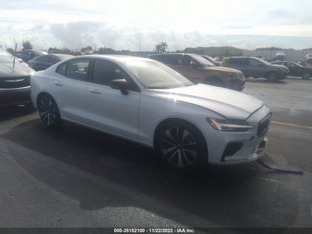 Volvo S60 Momentum/inscription 2022 7JRL12TZXNG175971 zdjęcie główne
