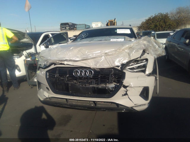 2022 Audi e-tron, VIN: WA1AAAGE5NB011946