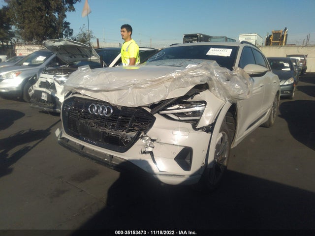 2022 Audi e-tron, VIN: WA1AAAGE5NB011946