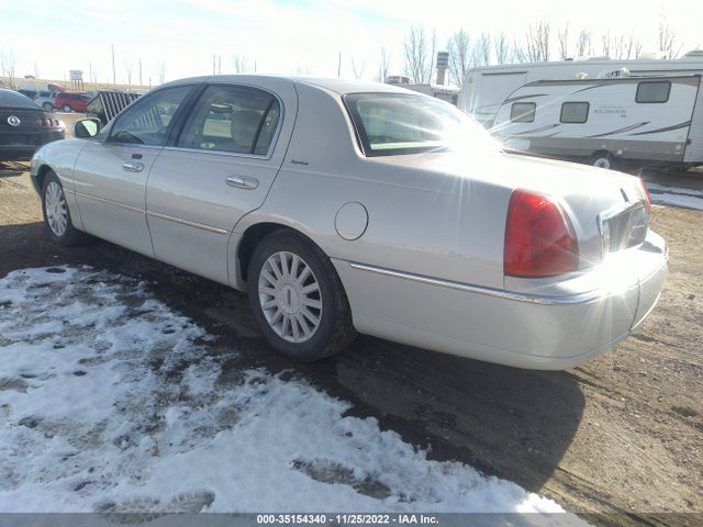 Lincoln Town Car 2005 1LNHM81W55Y615365 Image 4
