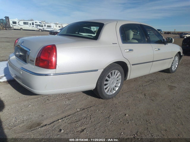 Lincoln Town Car 2005 1LNHM81W55Y615365 Image 5