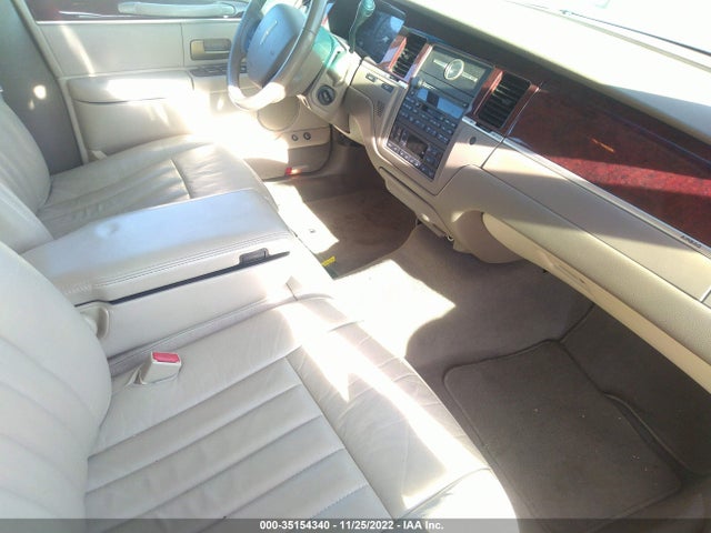 2005 LINCOLN TOWN CAR SIGNATURE VIN: 1LNHM81W55Y615365