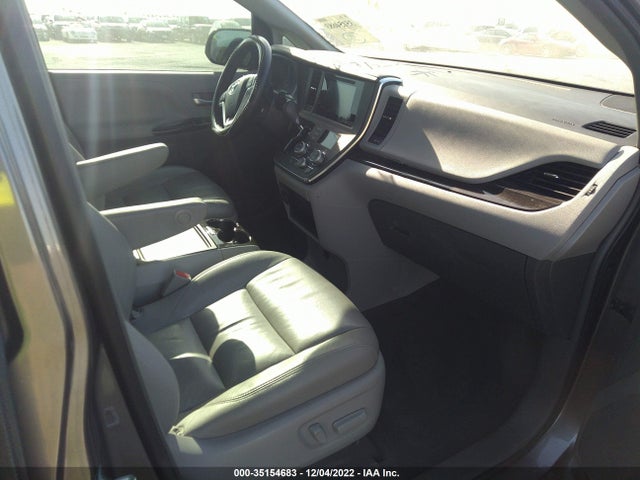 2017 Toyota Sienna, VIN: 5TDYZ3DC2HS817946