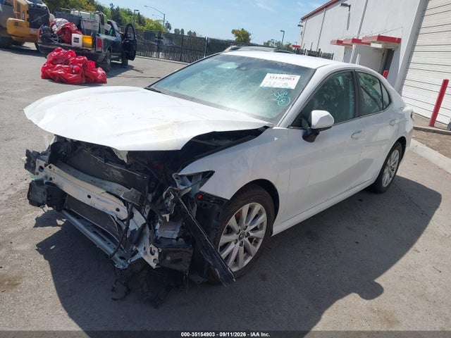Toyota CAMRY LE 2019 4T1B11HK8KU740596 Image 2