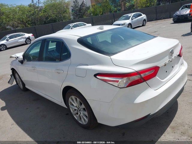 Toyota CAMRY LE 2019 4T1B11HK8KU740596 Image 3