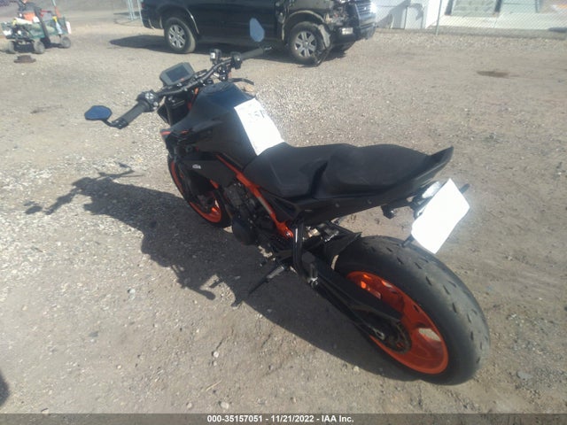 2022 KTM 890 DUKE R VIN: VBKTU9402NM830283