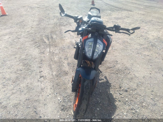 2022 KTM 890 DUKE R VIN: VBKTU9402NM830283