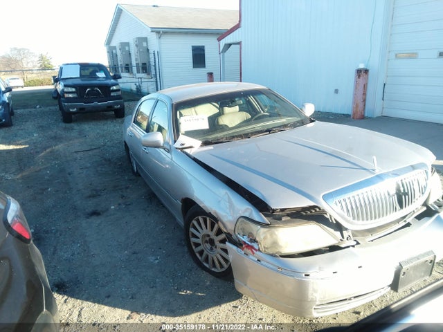 Lincoln Town Car Signature 2005 1LNHM81W05Y627228 главное изображение