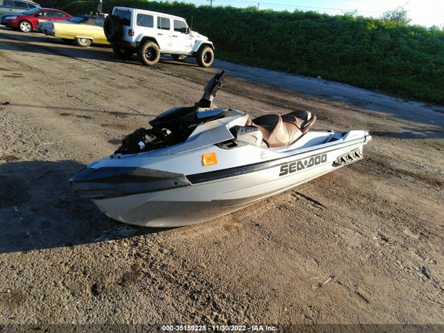 2018 SEADOO GTX-300 LIMITED VIN: YDV10718B818