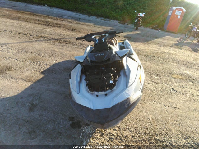 2018 SEADOO GTX-300 LIMITED VIN: YDV10718B818