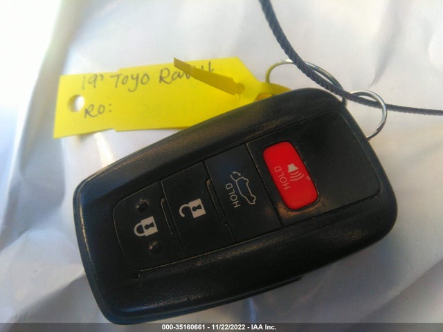 2019 Toyota RAV4, VIN: 2T3C1RFV5KC017135