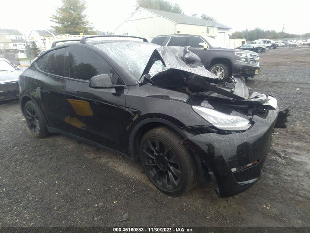 Tesla Model Y Long Range 2021 5YJYGDEEXMF192464 main image