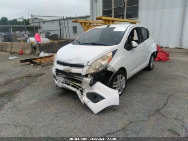 Chevrolet Spark 1lt Auto 2014 KL8CD6S94EC518398 Image 2