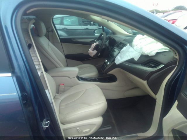 5LMCJ1C92JUL22264 Lincoln Mkc Premiere