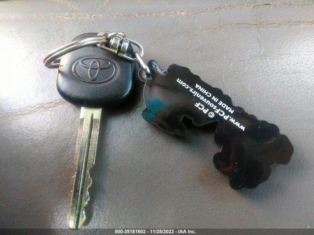 2005 TOYOTA SIENNA XLE VIN: 5TDBA22C35S035113