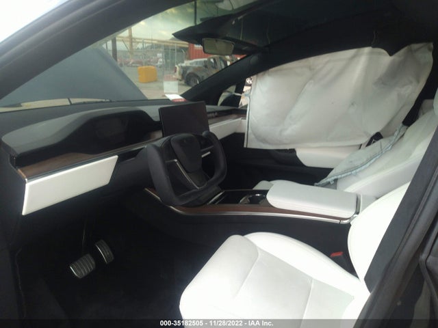 2022 Tesla Model X, VIN: 7SAXCBE55NF354498