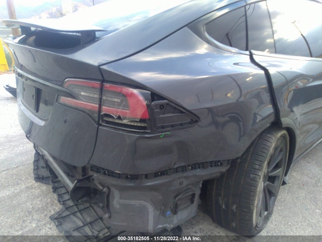 2022 Tesla Model X, VIN: 7SAXCBE55NF354498