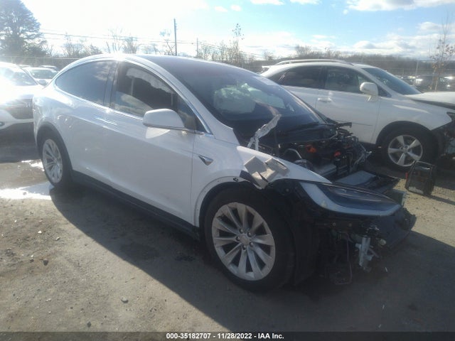 2020 Tesla Model X, VIN: 5YJXCBE24LF231453