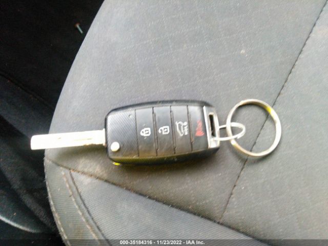 5XYPGDA57GG136867 KIA SORENTO LX