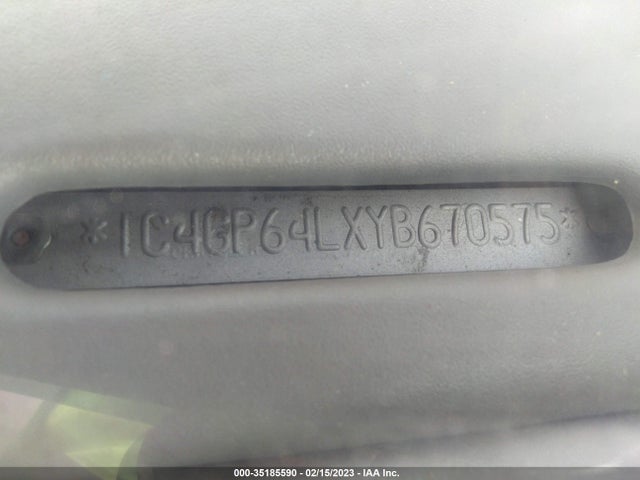 1C4GP64LXYB670575 Chrysler Town & Country Limited