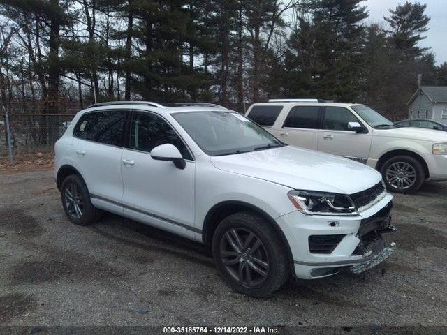 2015 Volkswagen Touareg, VIN: WVGEP9BPXFD002979