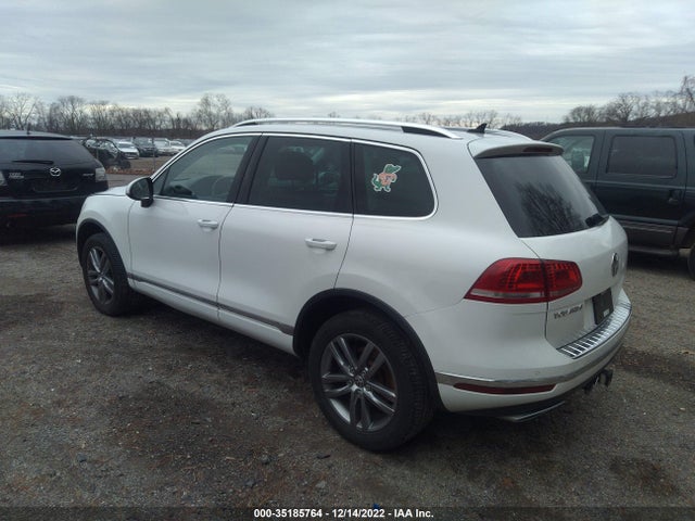 2015 Volkswagen Touareg, VIN: WVGEP9BPXFD002979