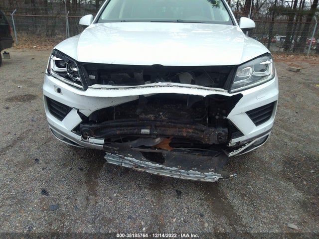2015 Volkswagen Touareg, VIN: WVGEP9BPXFD002979
