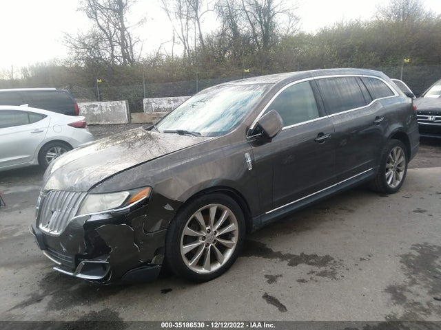 Lincoln MKT 2011 2LMHJ5AT8BBJ53684 Image 2