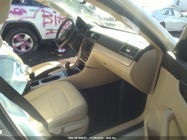 1VWLA7A36KC002393 Volkswagen Passat 2.0t Wolfsburg Edition