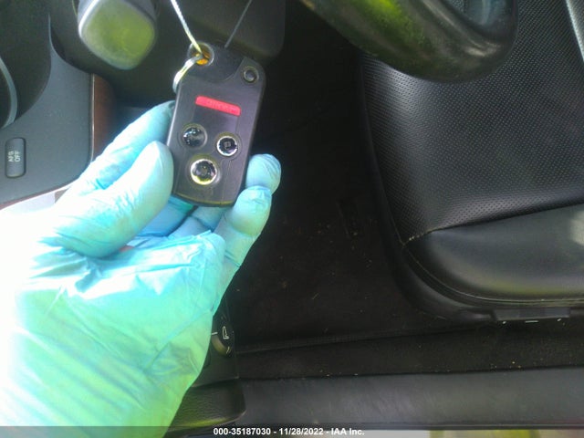 Acura RL 2006 JH4KB16566C000909 Image 3