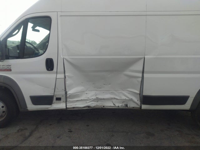 3C6TRVDG1JE142526 RAM Promaster Cargo Van