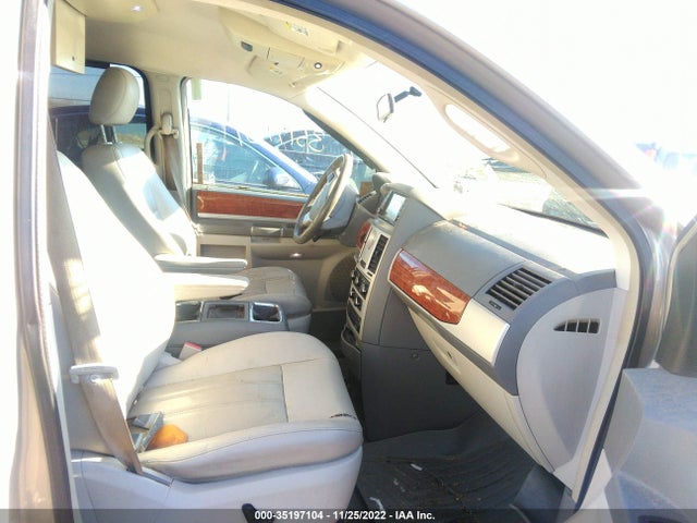 2A8HR54X69R631117 Chrysler Town & Country Touring
