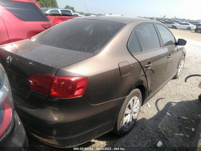 3VW1K7AJ8EM324300 Volkswagen Jetta Sedan S