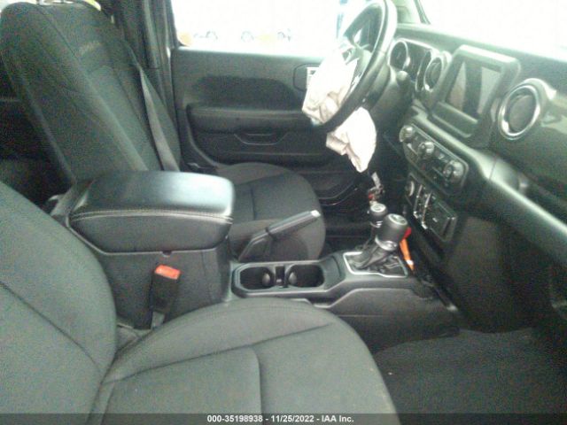 1C4HJXENXLW113985 Jeep Wrangler Unlimited Sahara