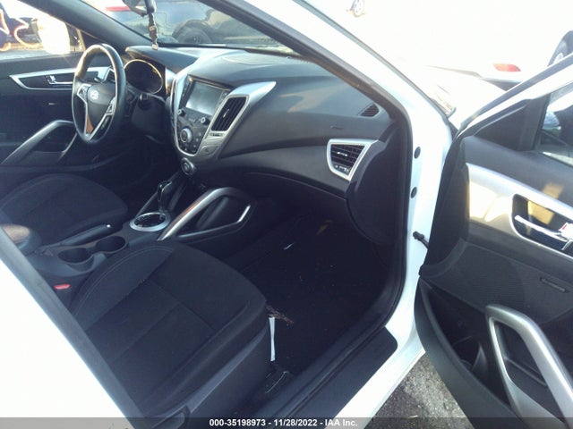 2017 Hyundai Veloster, VIN: KMHTC6ADXHU322041