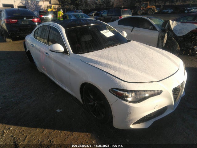 2017 Alfa Romeo Giulia, VIN: ZARFAEBN1H7556386