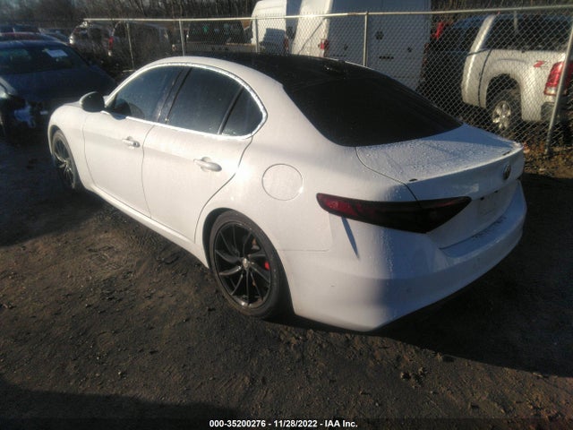 2017 Alfa Romeo Giulia, VIN: ZARFAEBN1H7556386