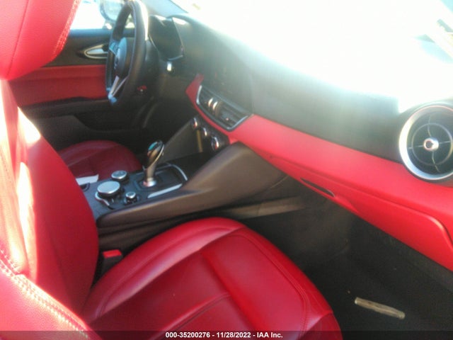 2017 Alfa Romeo Giulia, VIN: ZARFAEBN1H7556386
