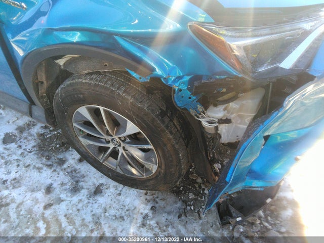 2017 Toyota RAV4, VIN: JTMRJREV8HD070217