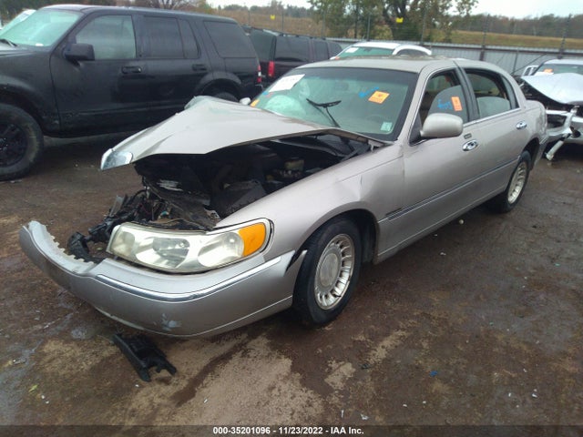 2000 LINCOLN TOWN CAR EXECUTIVE VIN: 1LNHM81W6YY887511