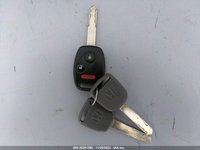 2005 HONDA PILOT EX-L VIN: 2HKYF18505H573689