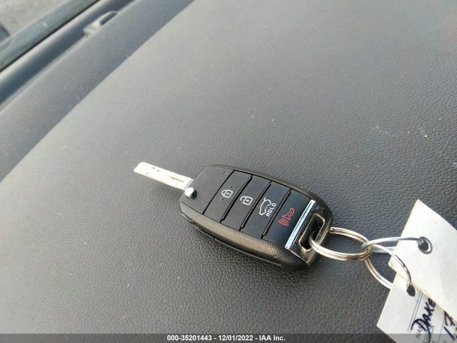 2017 Kia Sedona, VIN: KNDMA5C14H6272561